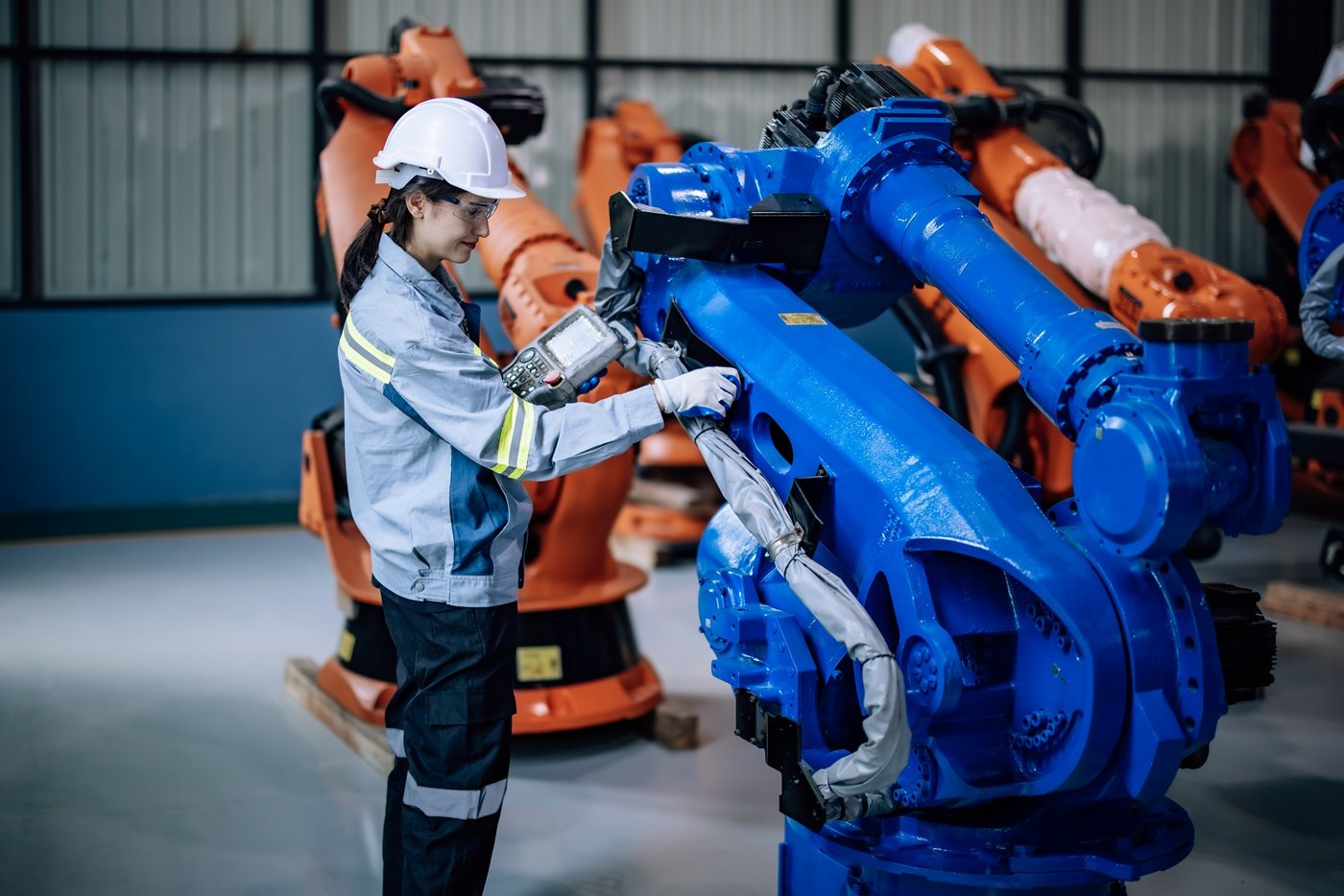 Datamation's tweet card. Robotic systems are critical to "flatten Amazon’s hiring curve over the next 10 years."