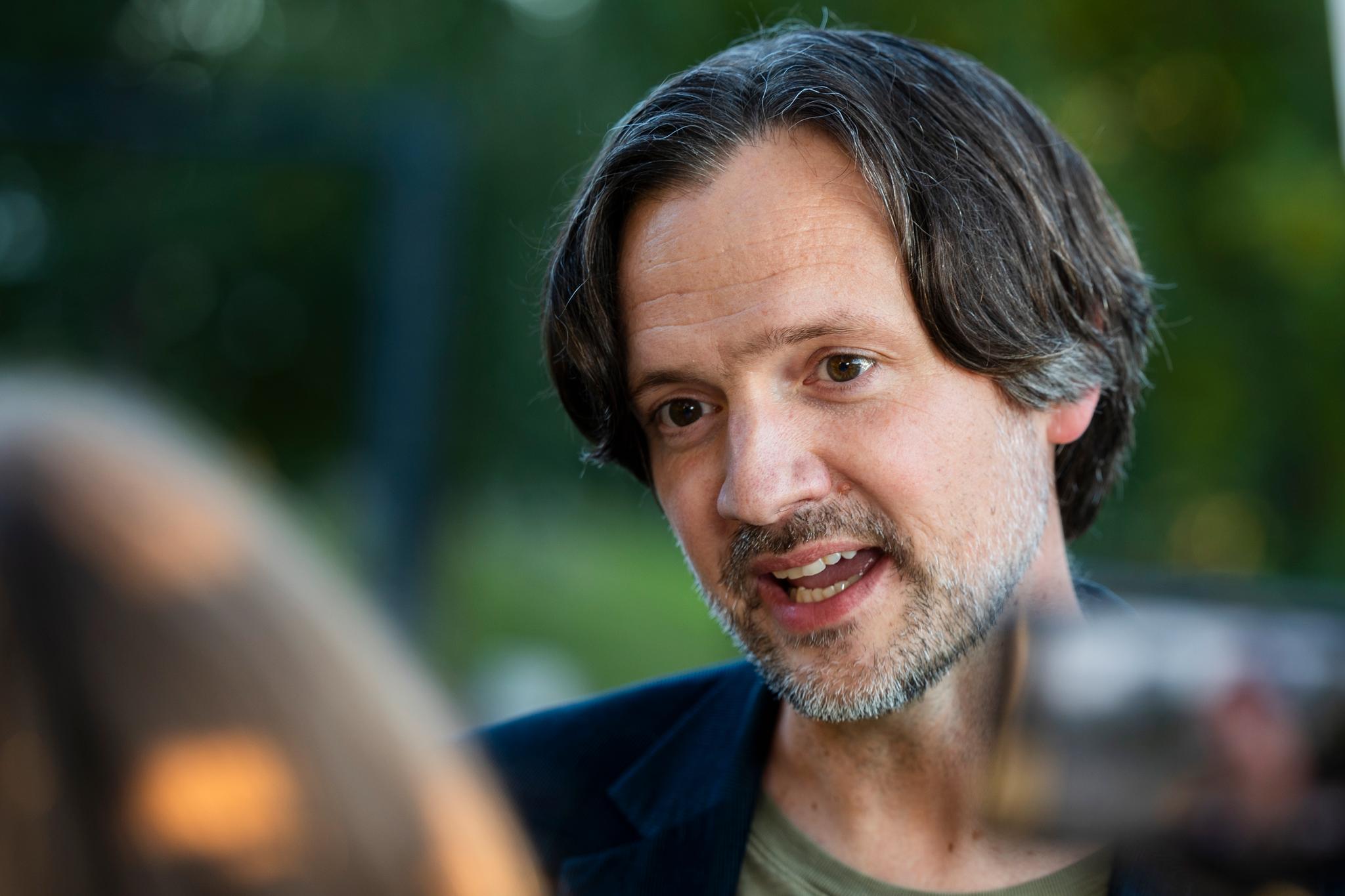 kristinehold1's tweet card. Det er utfordrende å si «hen», og følelser overstyrer vitenskap i undervisningen, synes KrF-lederen. Han legger tre radikale kjønnsforslag på bordet.