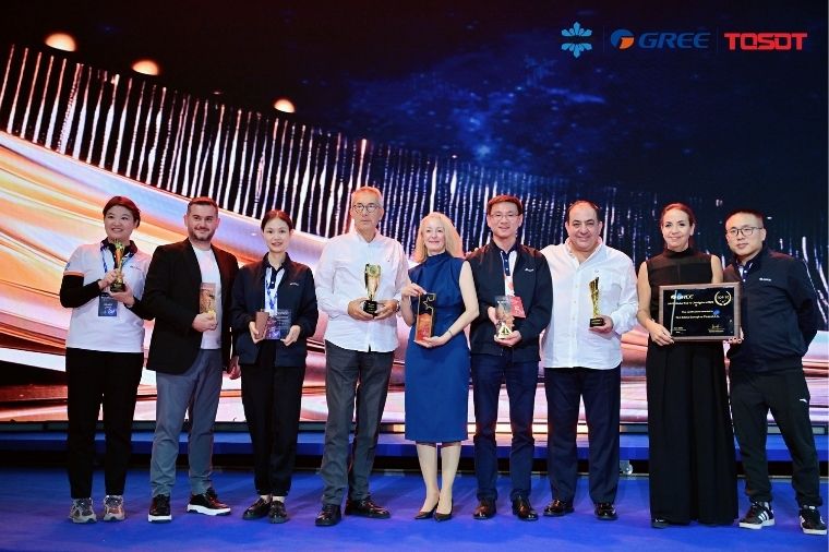 Termodinamik_'s tweet card. GREE’nin 10. yıl vizyonunun kutlandığı Chengdu’daki 5. Küresel Stratejik İş Ortakları Konferansı’nda TLC Klima, “GREE Global Top 10 Distributor 2025” ve “GREE Diamond Distributor 2025” dahil olmak...