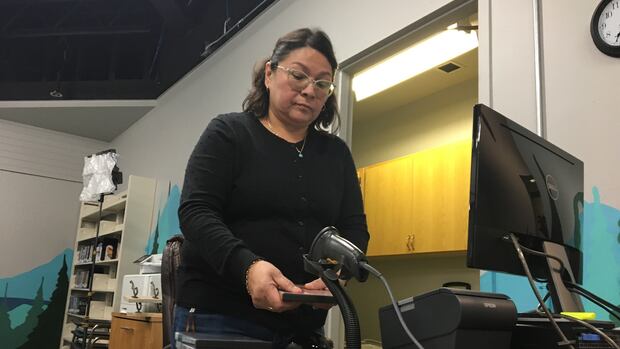 RobynG8's tweet card. The community of Maskwacis celebrates the grand opening of its first ever public library on Friday. A pop-up library had been operating out of the Howard Buffalo Memorial Centre since Febrary.