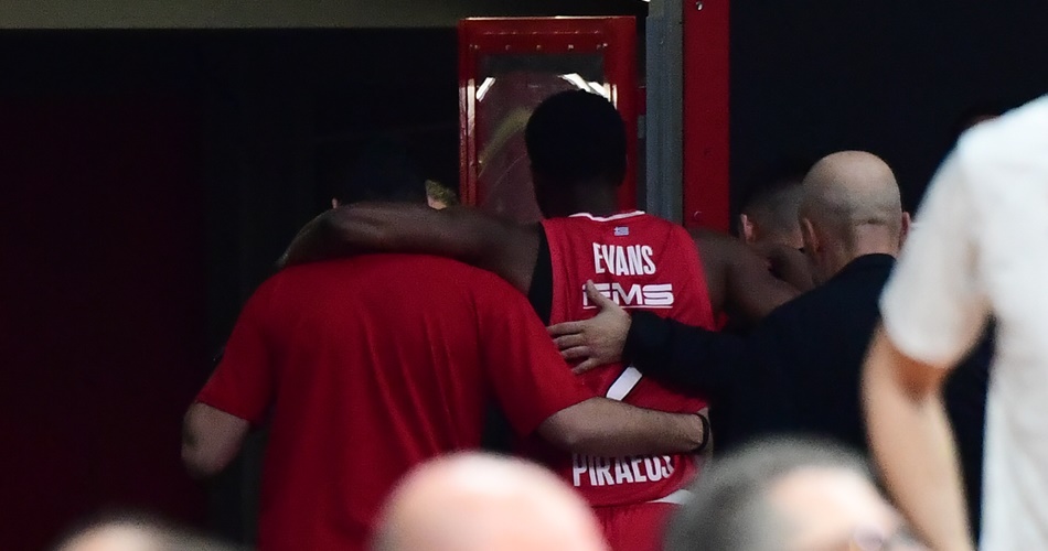 mstef80's tweet card. Σύμφωνα με τον Σαίξπηρ "τα βάσανα δεν έρχονται σαν μεμονωμένοι κατάσκοποι, αλλά σαν τάγματα"...