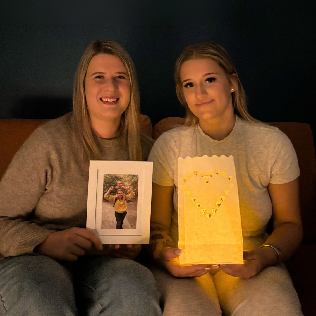 BarnsleyHospice's tweet card. Dedicate a light in memory of someone you love while making a difference to the hospice.