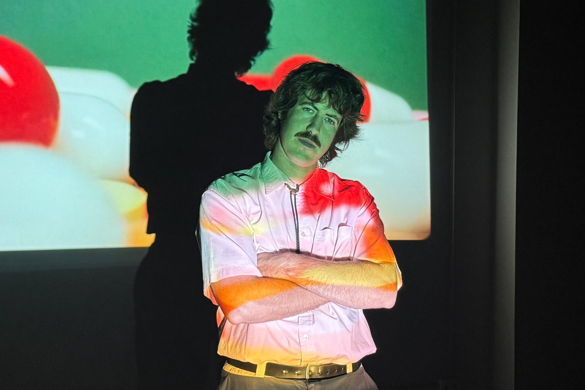 ycomMUSICA's tweet card. L’artista presenta un gir sonor cap a un pop més lluminós i detallista en un senzill que reivindica la llibertat genuïna dels infants