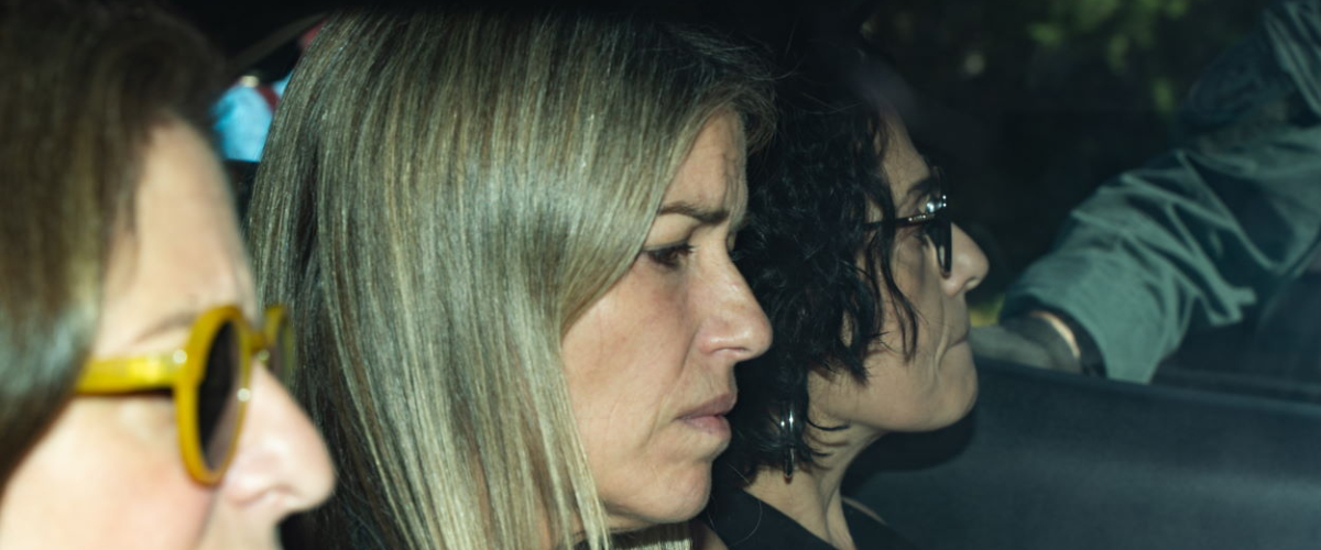 El_Plural's tweet card. Vilaplana pudo abandonar el parking a las 19:47, una hora más tarde de salir de El Ventorro con Mazón