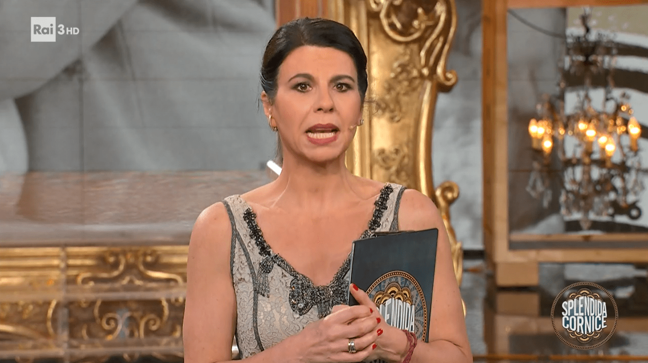 Tv3Blog's tweet card. Geppi Cucciari torna su Rai 3 con “Splendida Cornice”: ospiti Favino, Ranieri, Cristoforetti e grandi performance live.