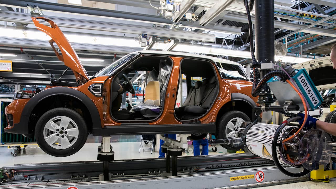 gebrgerrits's tweet card. VDL Nedcar kan de productie maandag na een zomerstop van drie weken niet hervatten door een gebrek aan computerchips. Dat bevestigt de Bornse automaker vrijdag aan 1Limburg, na nieuws van De Limbur...