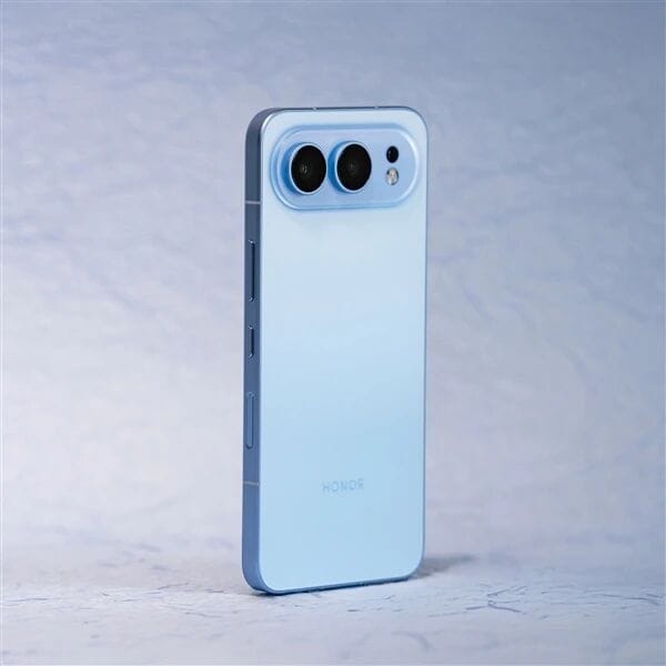 CNBizInsider's tweet card. Honor has officially announced that its latest smartphone lineup, the Honor 500 series, will debut on November 24, 2025. The upcoming launch aims to address current market stratification strategies...