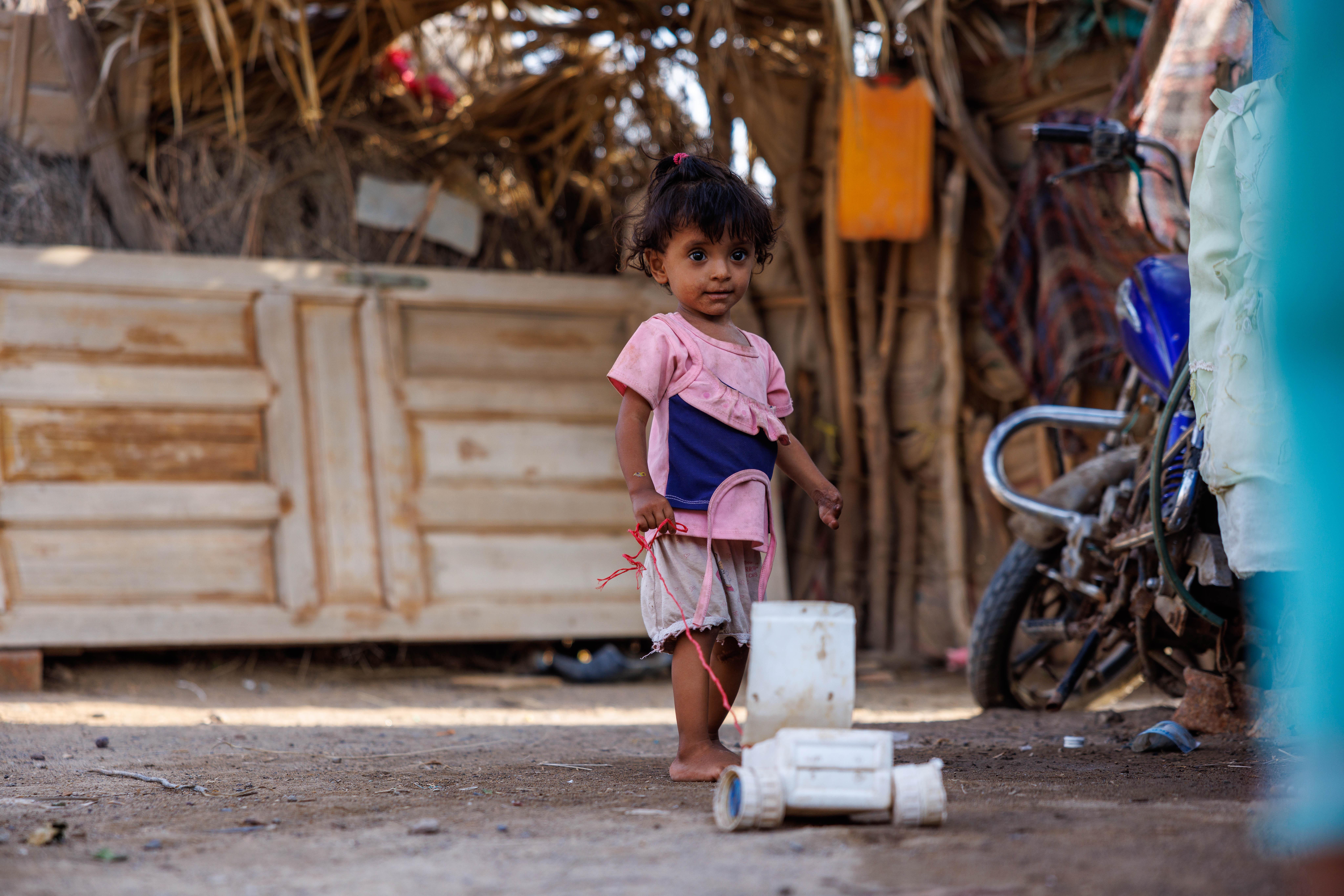 Save_GlobalNews's tweet card. Save the Children’s new report warns that of more child casualties from explosive weapons as wars are becoming more urban, more destructive, and less accountable.