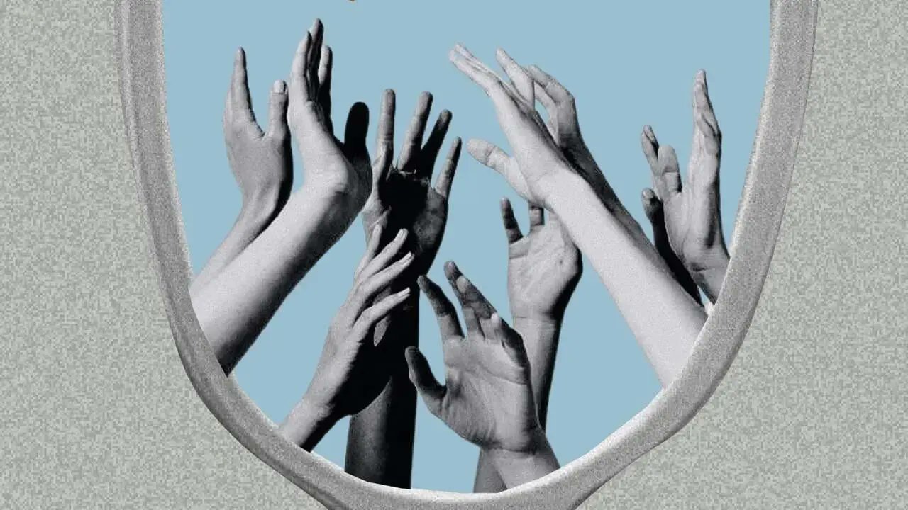 Diario_Pontev's tweet card. El 85% de la población opina que los políticos no tienen en cuenta a la ciudadanía y el 74% está en desacuerdo con la idea de sentirse capaz de participar en la política