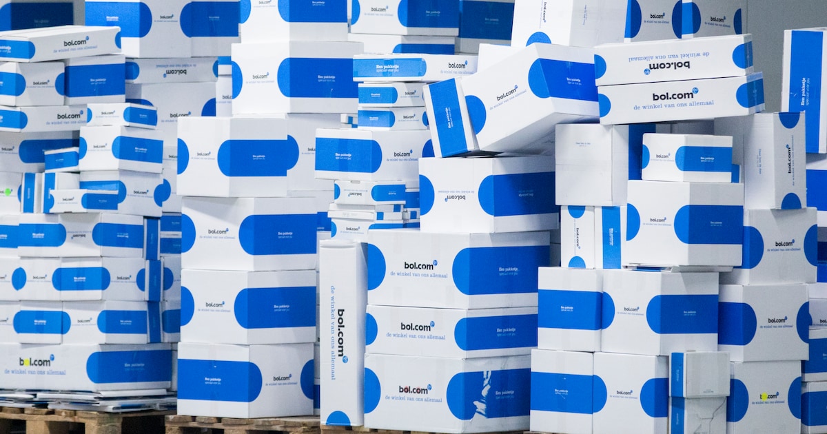 ADnl's tweet card. Webwinkelgigant Bol.com heeft 750.000 euro gestort op een Spaanse bankrekening van oplichters. De webwinkel dacht het geld over te maken naar het Brabantse Brabantia, nadat Bol.com een mail vol...