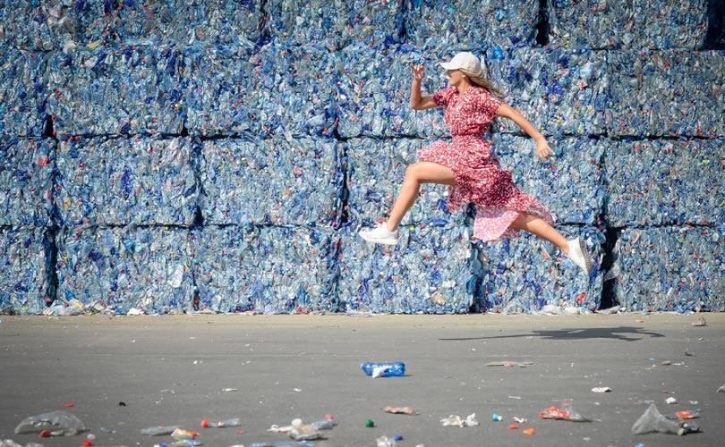 21Sustainable's tweet card. INTERVIEW De zoektocht naar duurzame alternatieven speelt een steeds belangrijkere rol in de modewereld. Op het gebied van textiel wordt het aanbod steeds...