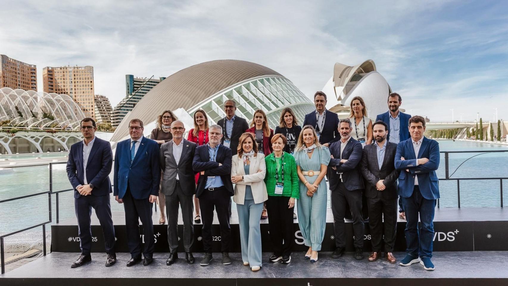 BStartup's tweet card. VDS vuelve a batir récord de asistentes internacionales en su octava edición: un 45% proceden de más de 120 países. La alcaldesa de Valencia, Mª José Catalá, ha participado esta mañana en la inaugu...