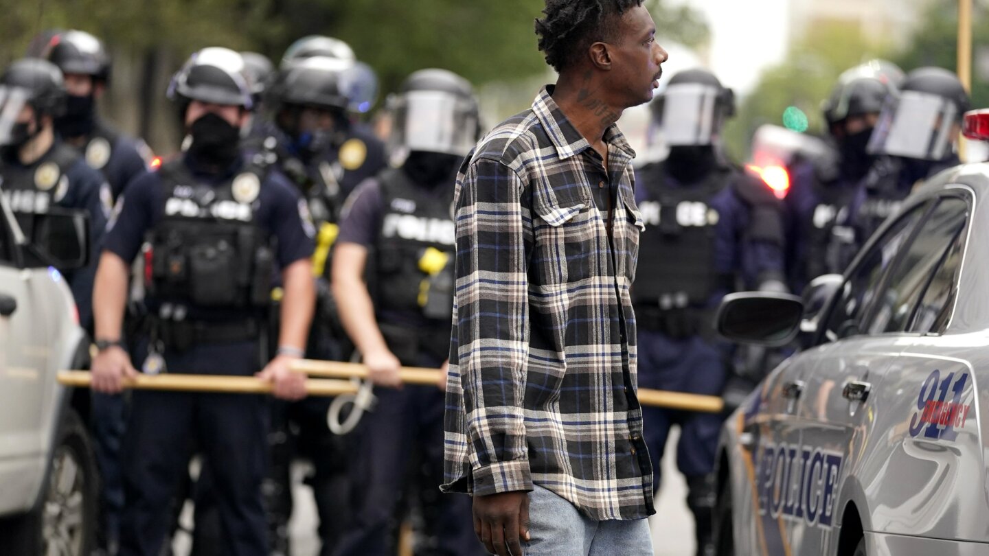 AP's tweet card. LOUISVILLE, Ky. (AP) — Hours after a Kentucky grand jury brought no charges against Louisville police for Breonna Taylor's death and protesters took to the streets, authorities said two officers were...