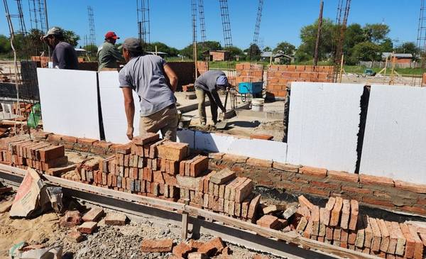 eldestapeweb's tweet card. La informalidad avanza en todo el país y ya supera la media nacional en tres regiones