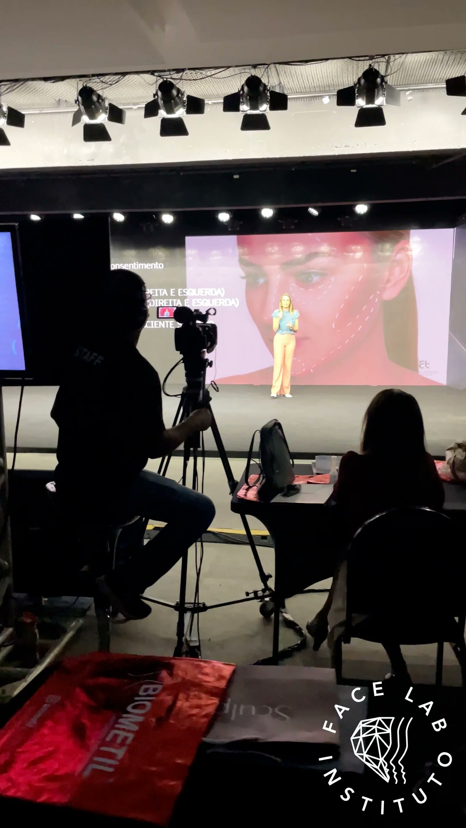 LabInstitute's tweet card. Sala de aula Black Diamond