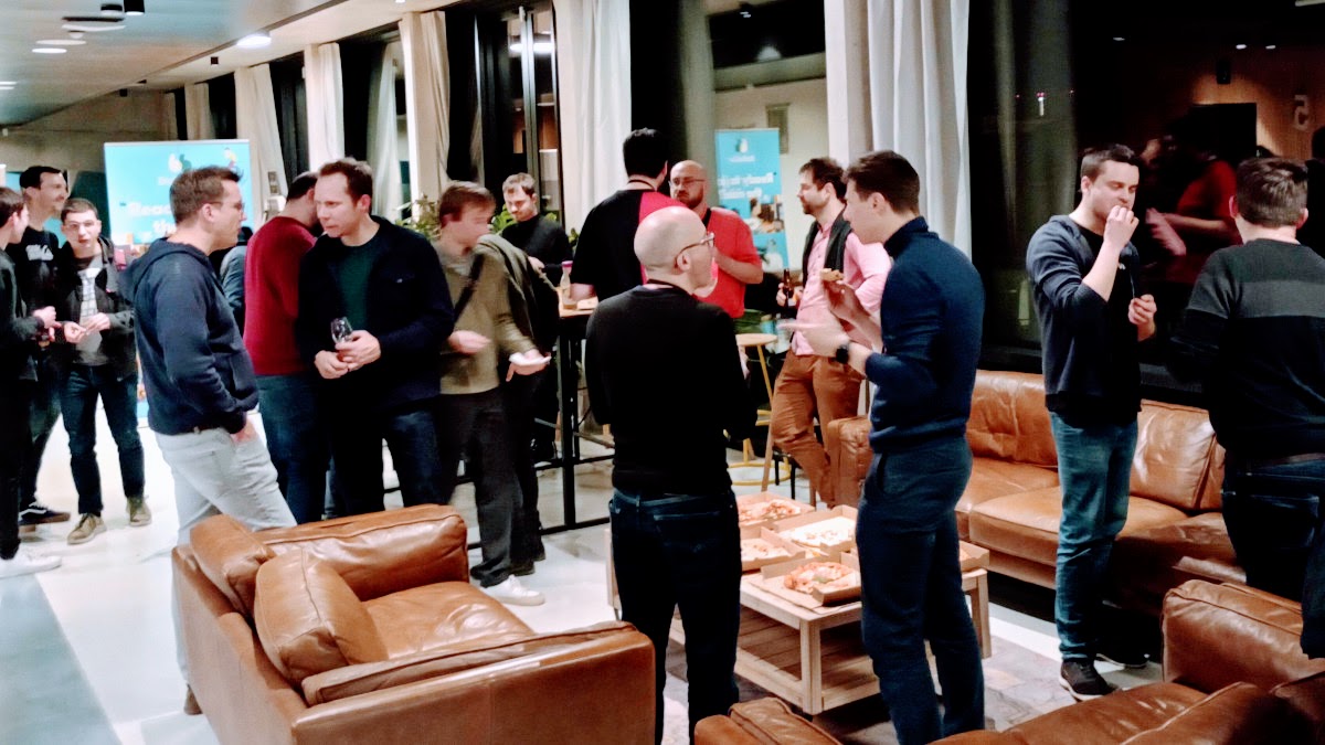 SREFrance's tweet card. De retour à Paris, ce dernier meetup a été hébergé dans les nouveaux locaux de BlaBlaCar, comme d’habitude en mode hybride, il y a eu environ 30 participants sur place et 10 online. Un grand …