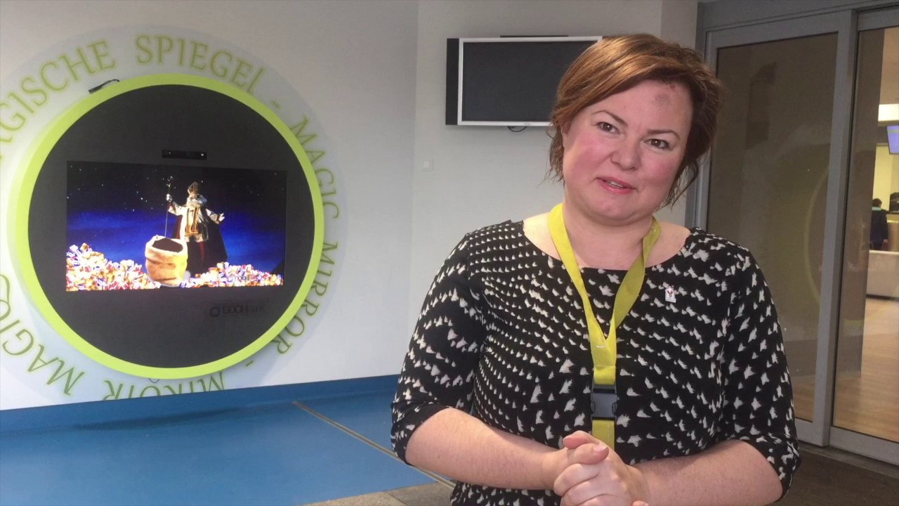 DOOHapps's tweet card. DOOHapps sponsoring the UZ Brussels Hospital, opening with Sinterklaas