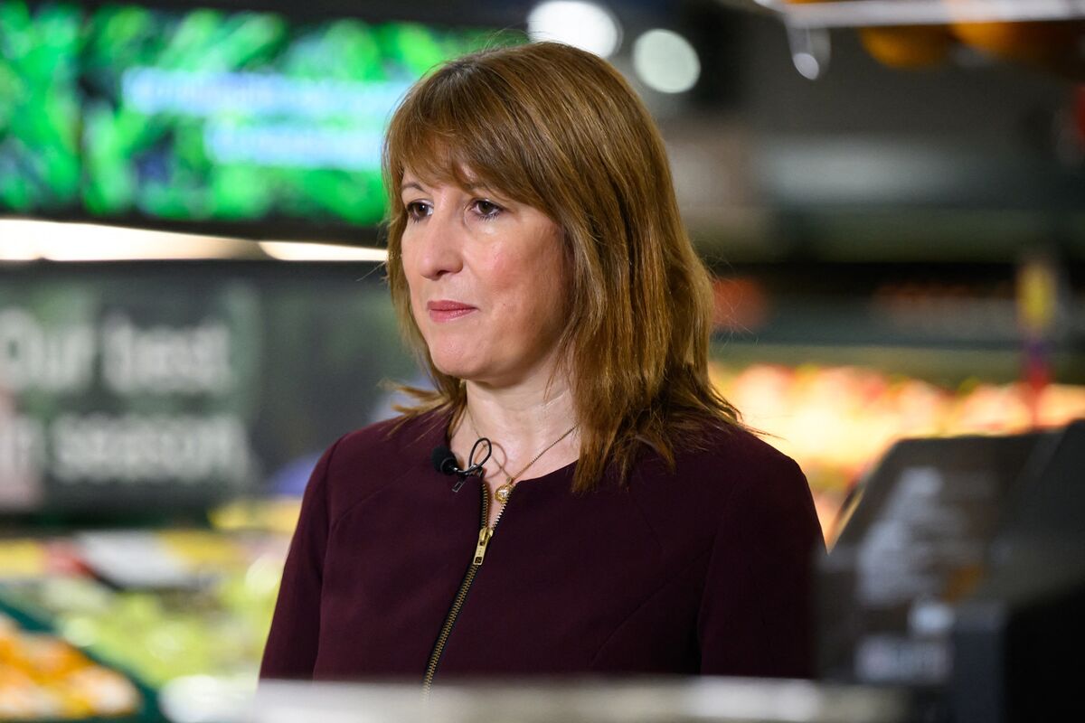 KeySignals's tweet card. Bond traders are bracing for the UK government to raise more funds through gilt sales than previously announced, upping the pressure on Chancellor of the Exchequer Rachel Reeves as she seeks to...