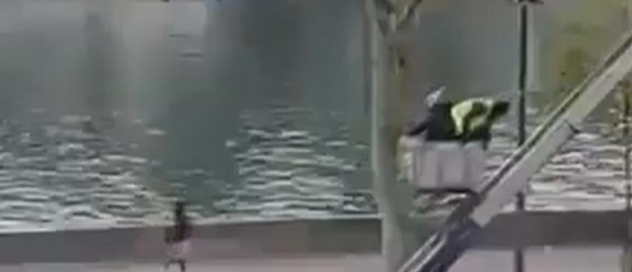 morandiniblog's tweet card. La scène est à peine croyable et on aurait même pu croire à un fake généré par de l'intelligence artificielle. jeanmarcmorandini.com vous propose de découvrir  la folle image de la...