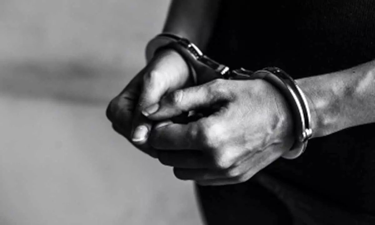 write2ragavan's tweet card. Police probing the ₹7.11 crore Bengaluru cash heist now believe the gang is hiding in Tirupati.