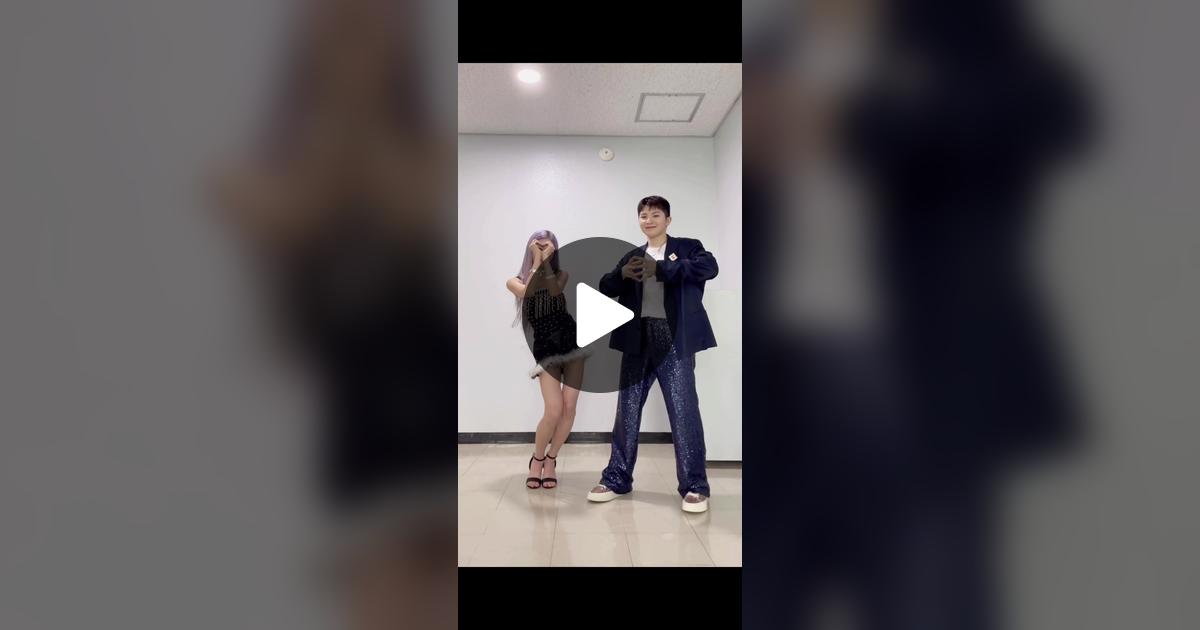 pledis_17's tweet card. 723.1K likes, 5327 comments. “시원한 여름을 책임질 Sparkling world✨ #WOOZI with”