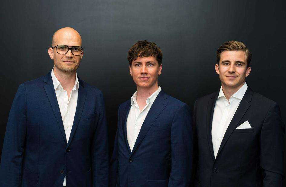 de_cryptonews's tweet card. Ab 2026 ist Schluss mit Versteckspiel: Deine Krypto-Börse wird zum Finanzamt-Informanten. Ab dem 1. Januar 2026 sind Börsen, Broker und sogar einige Wallet-Anbieter verpflichtet, Transaktionen...