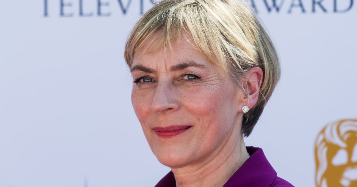 ViewfromPenge's tweet card. Saskia Reeves stars as Catherine Standish in the Apple TV+ series.