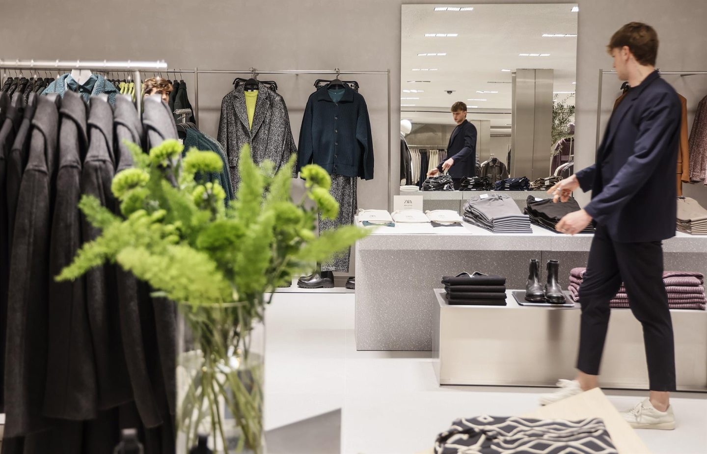 capital_revista's tweet card. La Asociación Retail Textil España (ARTE), que aglutina a grandes firmas de moda como Inditex, Mango, Primark y H&M, ha realizado una propuesta que busca