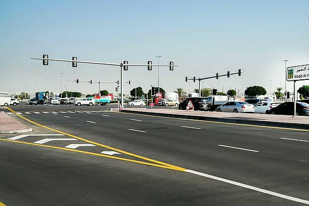 write2ragavan's tweet card. The markings are drawn close to exits, making quick decisions difficult for motorists who are used to the previous patterns