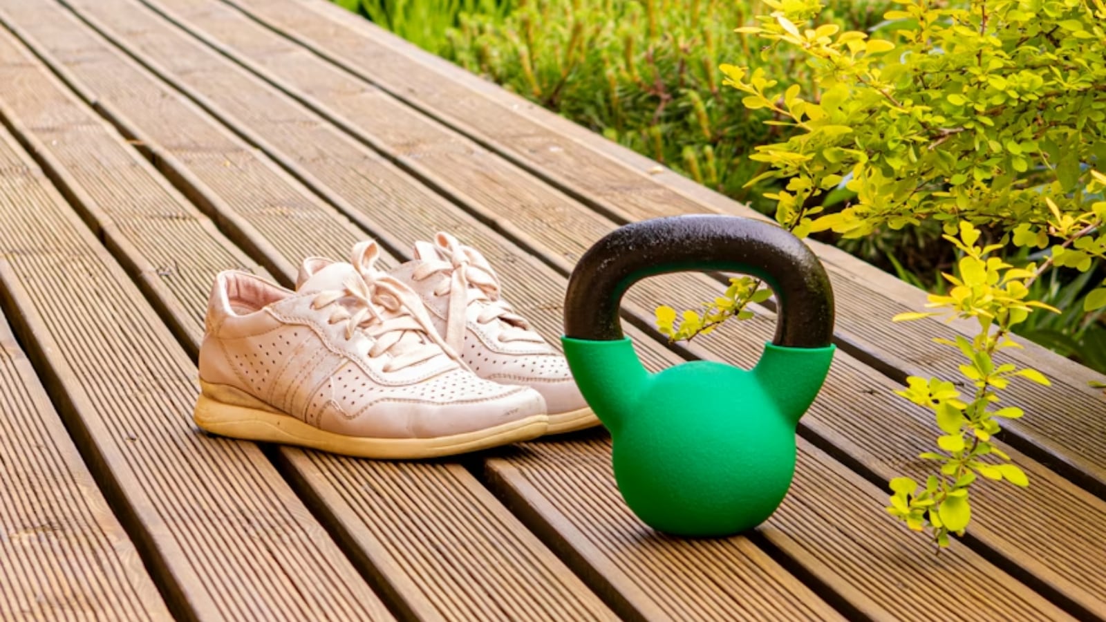 lifestyle_ie's tweet card. These are six no equipment exercises for diabetics to do at home.