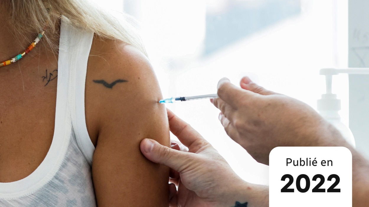 Roxane_'s tweet card. L’âge, l’ethnicité et l’historique de grossesse influeraient sur la réaction du cycle menstruel au vaccin.