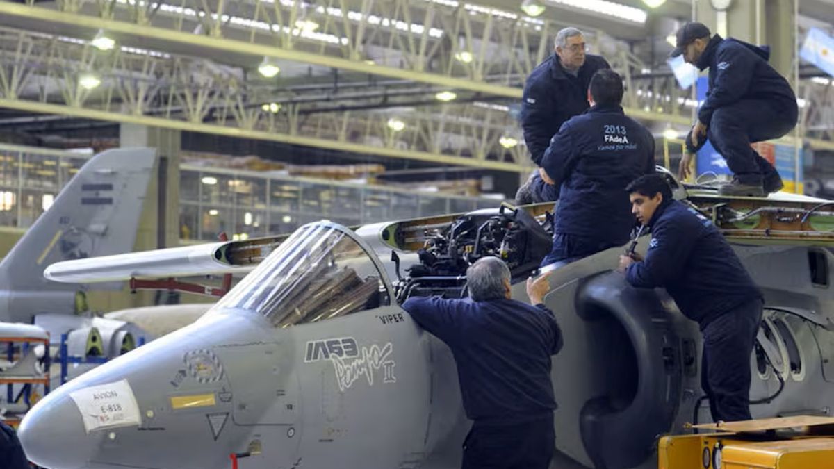 PostaAero's tweet card. La Oficina Anticorrupción ya tiene en su poder las denuncias internas de la empresa estatal, en las que indagan presuntos pedidos indebidos de montos en efectivo a compañías con las que habían...