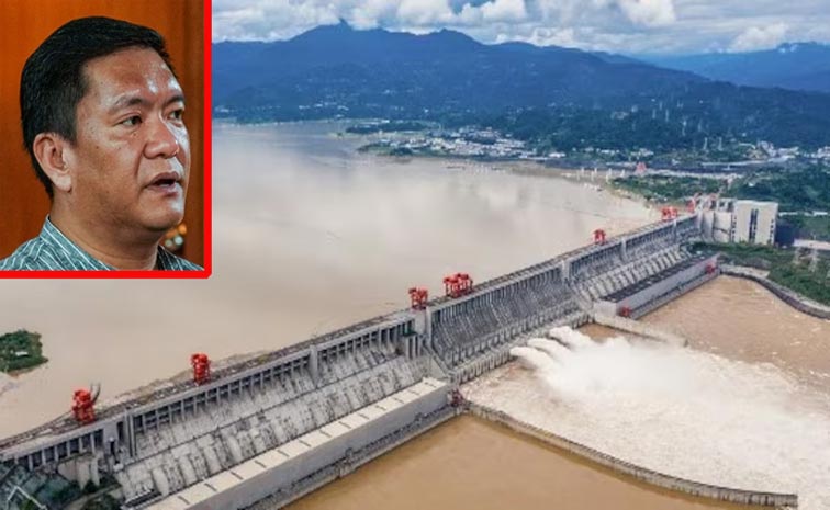 sakshinews's tweet card. మనపై చైనా వాటర్‌ బాంబ్‌