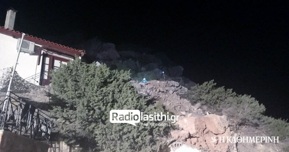 Kathimerini_gr's tweet card. Τραγική κατάληξη είχε επιχείρηση της Πυροσβεστικής Υπηρεσίας στην περιοχή Αγιά Φωτιά Σητείας, όπου βράχος αποκολλήθηκε και καταπλάκωσε ενοικιαζόμενα διαμερίσματα, με αποτέλεσμα να χάσει τη ζωή της...