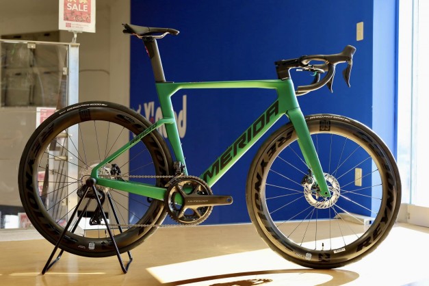 Ys_Kawahara's tweet card. 登坂性能もバッチリのオールマイティーに使えるエアロロードREACTO最新の2024年モデルが早くも入荷しました！MERIDA2024REACTO8000COLOR:EG79SIZE:SPRICE: ￥880,000セ…