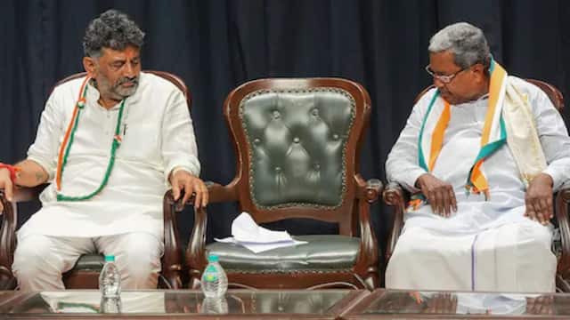 abpasmitatv's tweet card. કર્ણાટકના ડેપ્યુટી સીએમ ડીકે શિવકુમાર સમર્થક મંત્રીઓ અને ધારાસભ્યો પાર્ટી હાઈકમાન્ડને મળવા માટે દિલ્હી પહોંચ્યા છે, જેનાથી રાજકીય ગતિવિધિઓ શરૂ થઈ ગઈ છે.