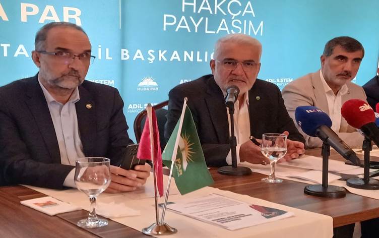 RudawTurkce's tweet card. HÜDA PAR Genel Başkanı Zekeriya Yapıcıoğlu, TBMM'de kurulan komisyon üyelerinin İmralı'ya gidip Abdullah Öcalan ile görüşmesi konusunda net tavır sergiledi. 'Ben gitmem' diyen Yapıcıoğlu, Öcalan'ın...