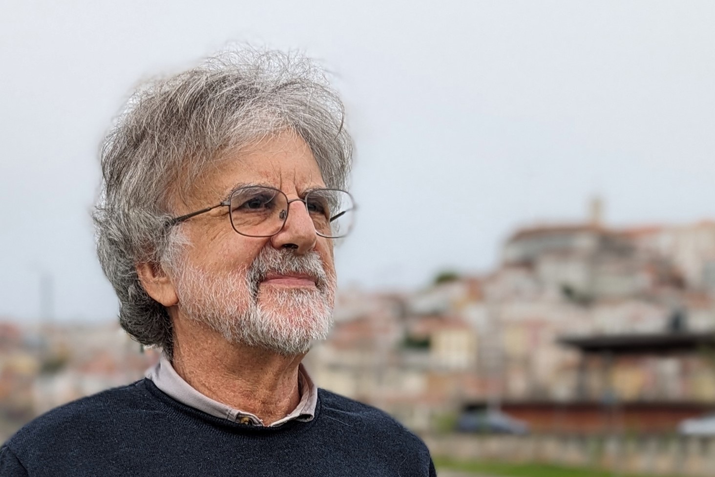 contextlab's tweet card. “If the habit of delegating cognition to tools becomes a common practice, we will have a generation of stupid people in a world of intelligent machines,” says professor António Dias de Figueiredo....