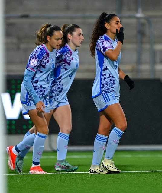 elsevillistacom's tweet card. Alba Cerrato y Julia Torres, convocadas En la mañana de este jueves ofreció David Aznar, entrenador de la selección femenina sub19, la convo...