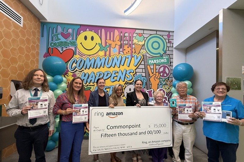 nily's tweet card. 紐約州眾議員李羅莎(Nily Rozic)8日出席在皇后區舉行的活動，宣布亞馬遜旗下Ring公司攜手社區組織Common...