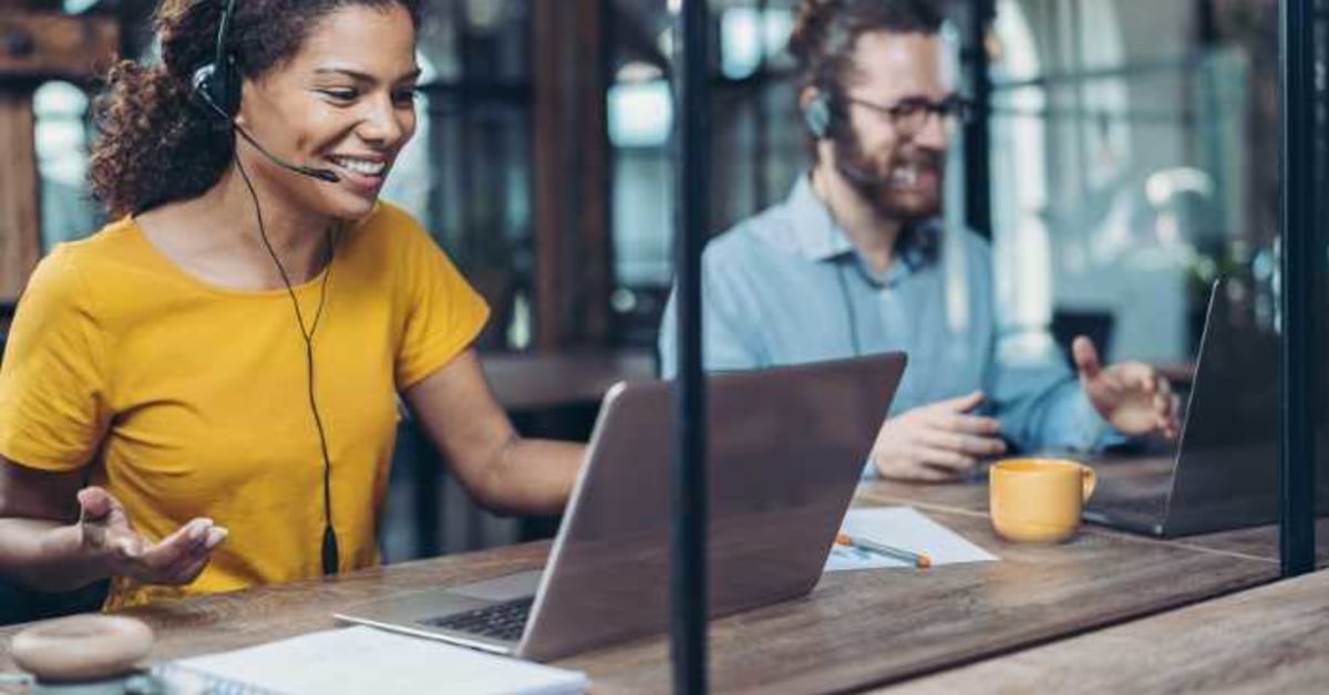 Lexywright's tweet card. Learn how your brand can monitor and respond to online reviews (both positive and negative) to improve brand awareness, customer trust, and conversion.