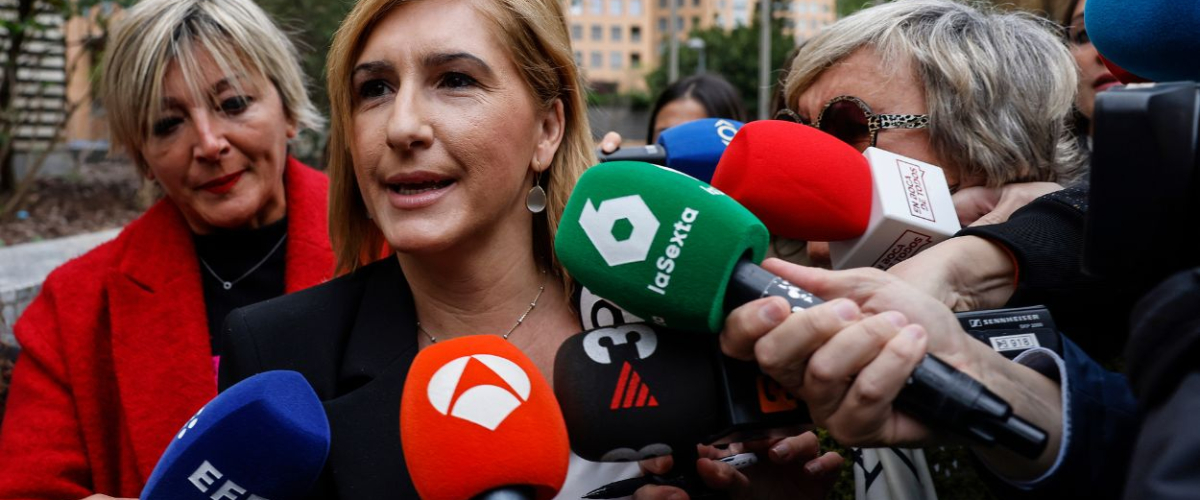 JoanComorera1's tweet card. Un informe de la FETAP-CGT señala que la consellera de Justicia e Interior dedicó casi 23 horas desde julio a festejos taurinos y que en octubre no participó en ningún operativo de emergencia