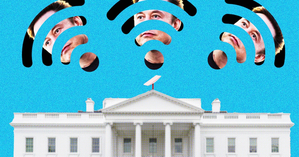 thedailybeast's tweet card. Musk’s team installed a Starlink Wi-Fi terminal on top of the White House, allowing them to bypass data-tracking security measures.