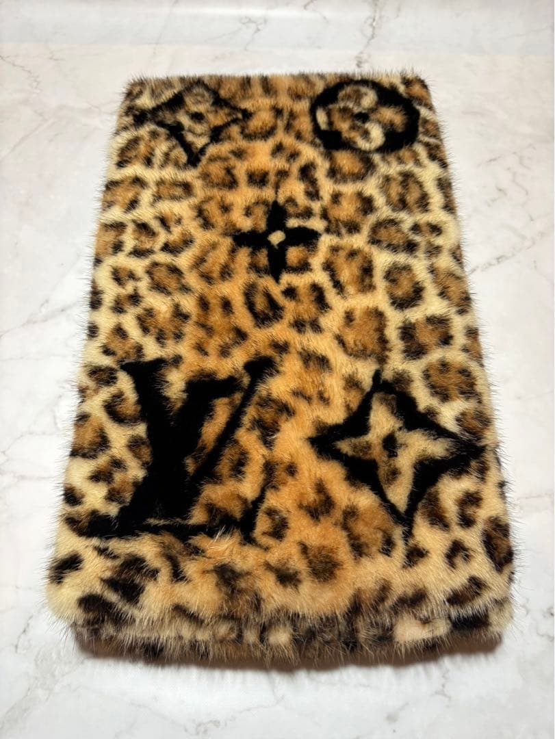 dungeonmeshi0's tweet card. 【激レア】ルイヴィトン　ミンクファー 極上品　レオパード柄MP1933をメルカリでお得に通販、誰でも安心して簡単に売り買いが楽しめるフリマサービスです。新品/未使用品も多数、支払いはクレジットカード・キャリア決済・コンビニ・銀行ATMが利用可能で、品物が届いてから出品者に入金される独自システムのため安心です。