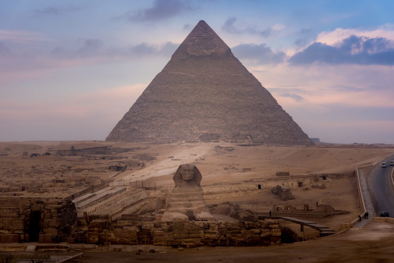 FlintDibble's tweet card. An archaeologist explains his appearance on the Joe Rogan Experience podcast with a purveyor of misinformation about the ancient past.