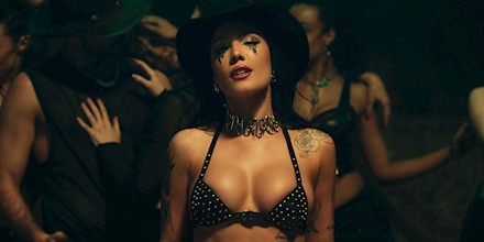 halsey's tweet card. Watch now. New album 'Manic' out Jan. 17!