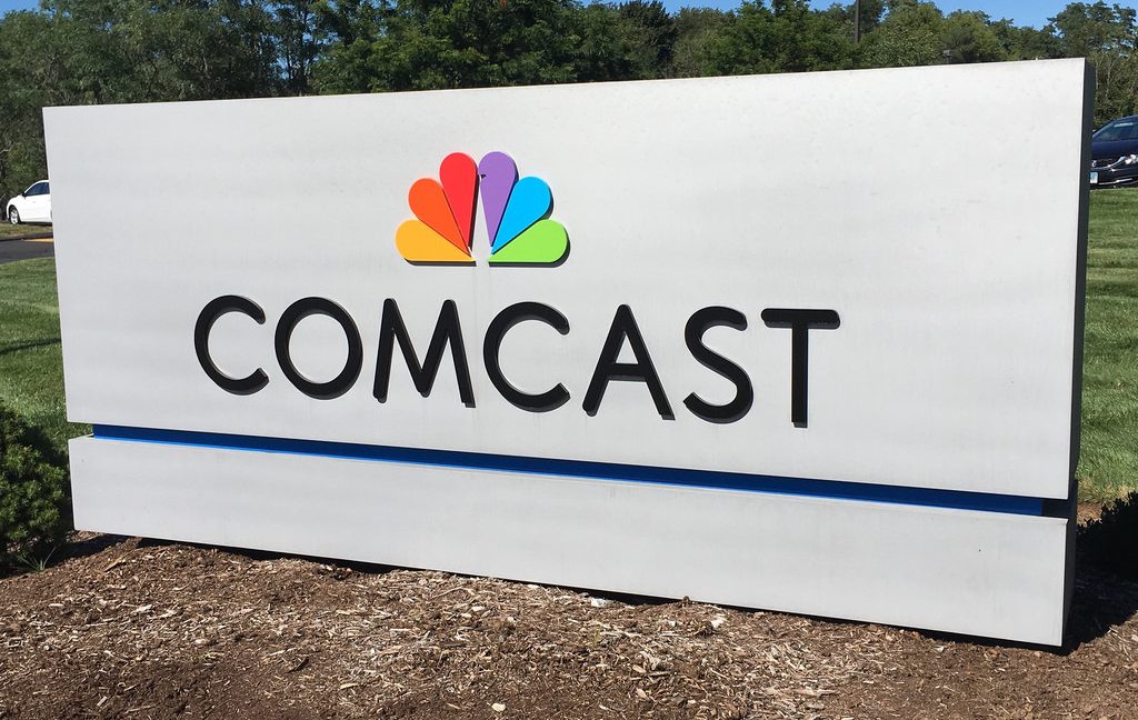 arstechnica's tweet card. Three-year-old “no paid prioritization” pledge was suddenly removed.