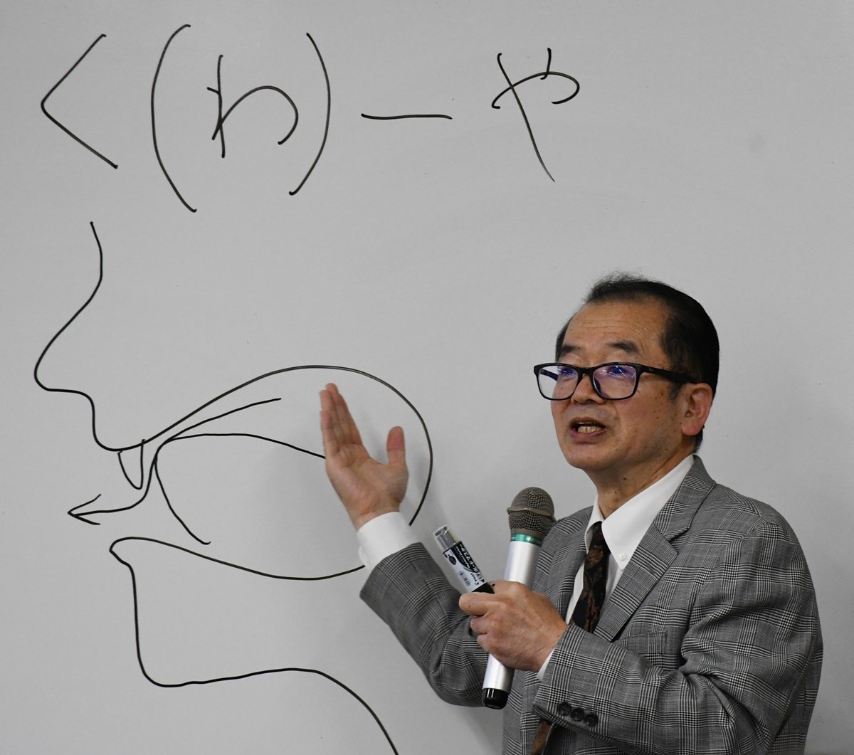 SaninChuo_'s tweet card. 小泉八雲と妻のセツの間で使われた「ヘルン言葉」をテーマにした講座がこのほど、松江市浜乃木７丁目の島根県立大学であり、同大の松浦雄二名誉教授が出雲弁と「ヘルン言葉」のつながりや、二人の中で生まれたユニ...