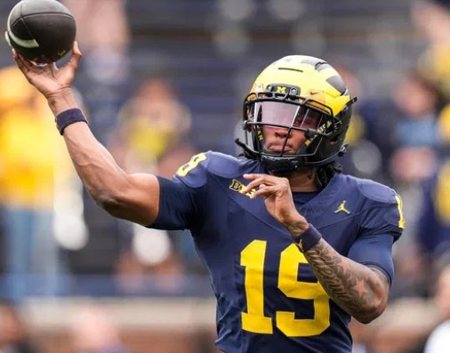 LeagueWinnersCF's tweet card. Can Michigan quarterback Bryce Underwood revitalize the passing attack for the Wolverines in the 2025 college football season?