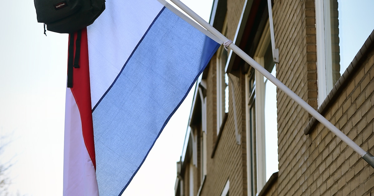 Alex_ismyname's tweet card. Een Utrechtse leerling die op een tiende zakte voor zijn vwo-examen, krijgt toch een diploma. De rechter oordeelde dat sprake was van ‘een apert onzorgvuldige beoordeling’ van het examen.